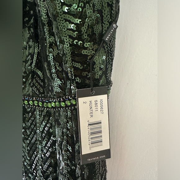 Emerald Green Gown (NWT) - Picture 2 of 5